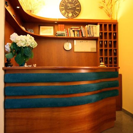 Albergo I Longobardi Чиуси Экстерьер фото